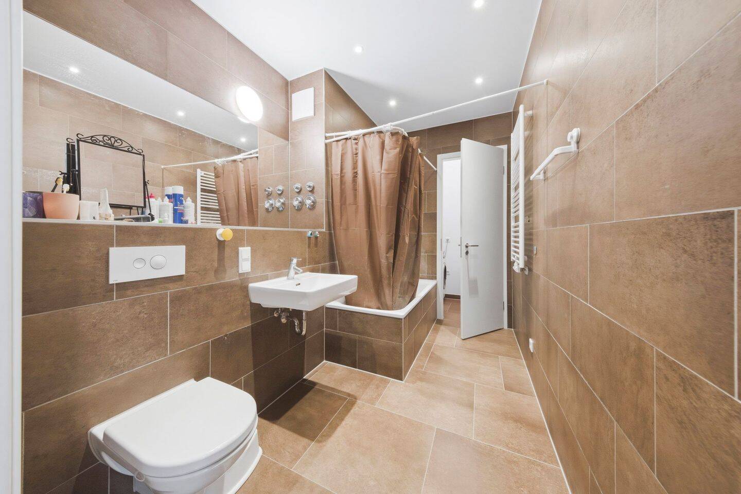 Modern & Bezugsfrei! 2-Zimmer Wohnung mit Balkon, Lift und Einbauküche in Wilmersdorf – Berlin – Vorschaubild 8
