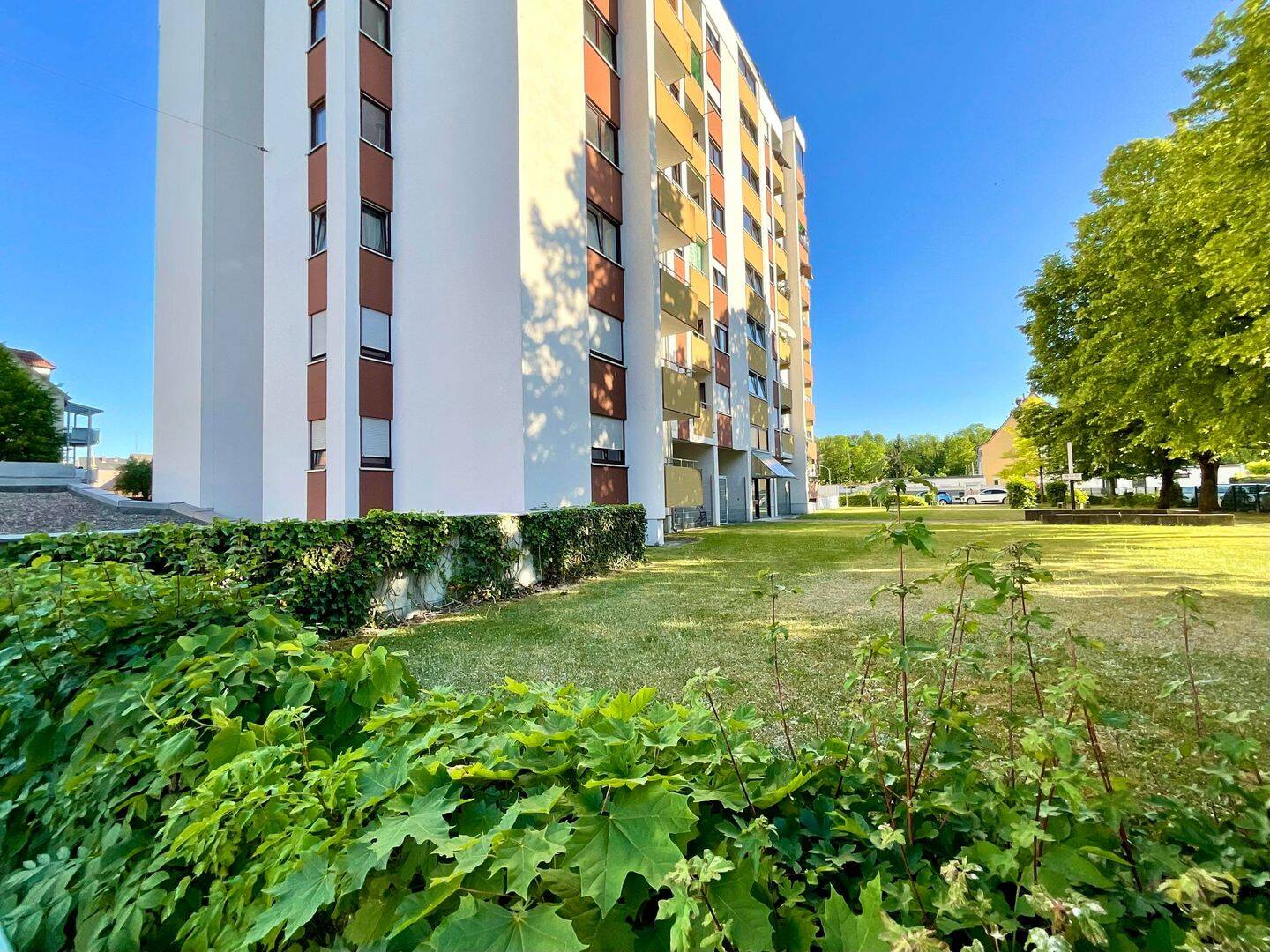 Bezugsfreie 3 Zi.- Wohnung mit 2 Balkonen – Augsburg – Vorschaubild 3