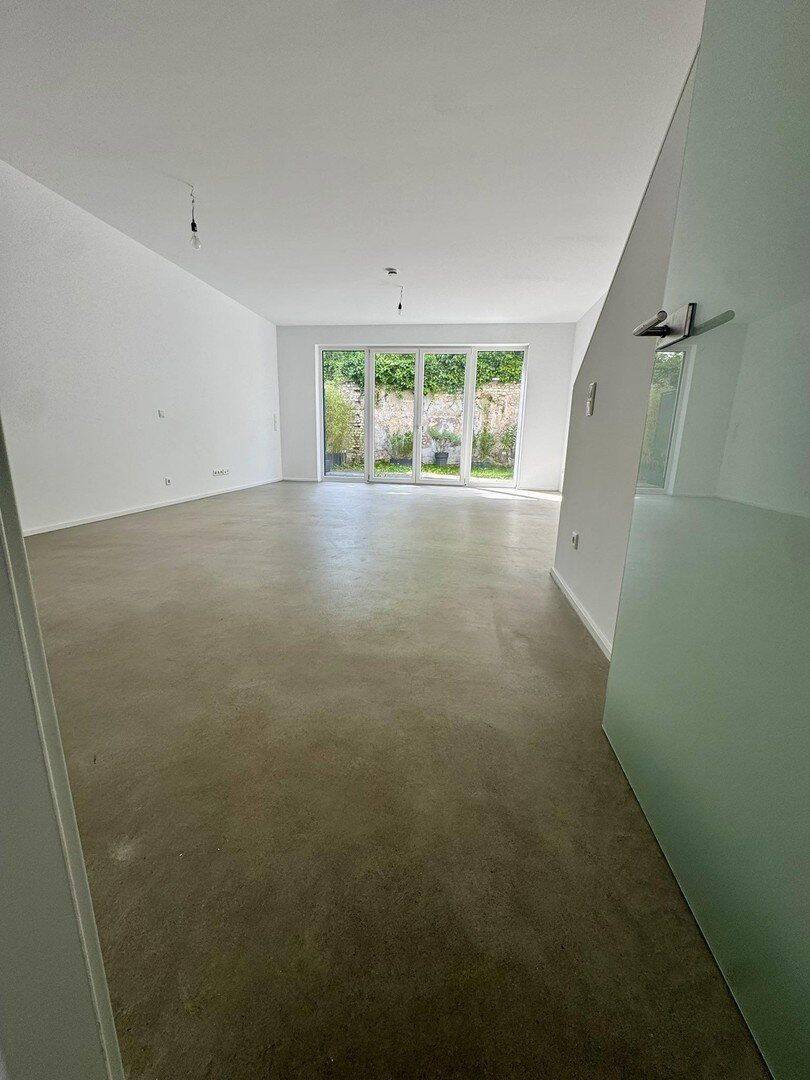 Ruhiges 6-Zi-Townhouse im Innenhof mit Garten ideal für Familien mit Homeoffice – Düsseldorf – Vorschaubild 2