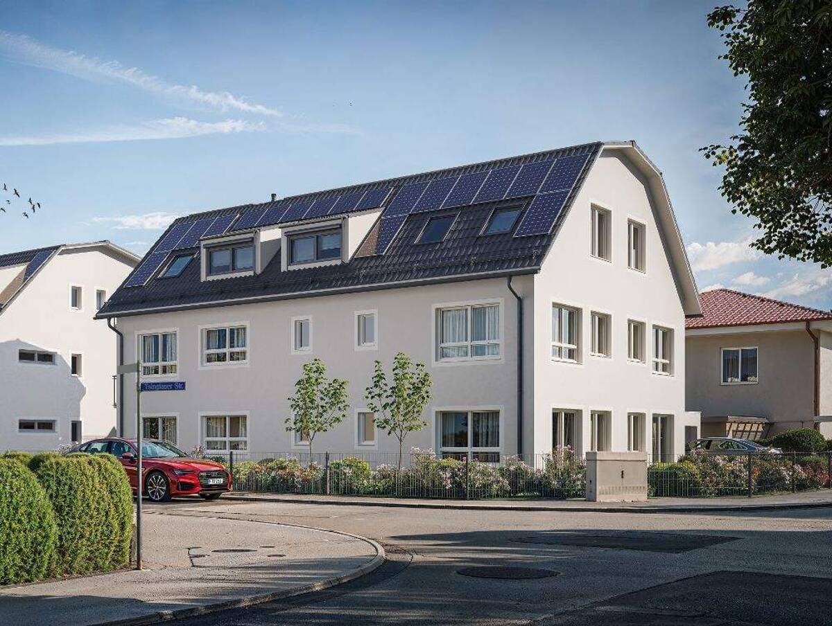 Wohn-Fühlen: 3,5-Zimmer Gartenwohnung mit Terrasse inkl. Souterrain-Hobbyraum und 2 Bädern, Aufzug, Tiefgarage, Photovoltaik – 81827 München – Bild 1 von 7