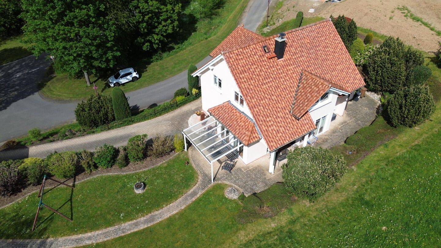 Charmantes "Schlösschen" auf kleiner Anhöhe mit Weitsicht und separatem Garagenhaus – Limbach – Vorschaubild 8