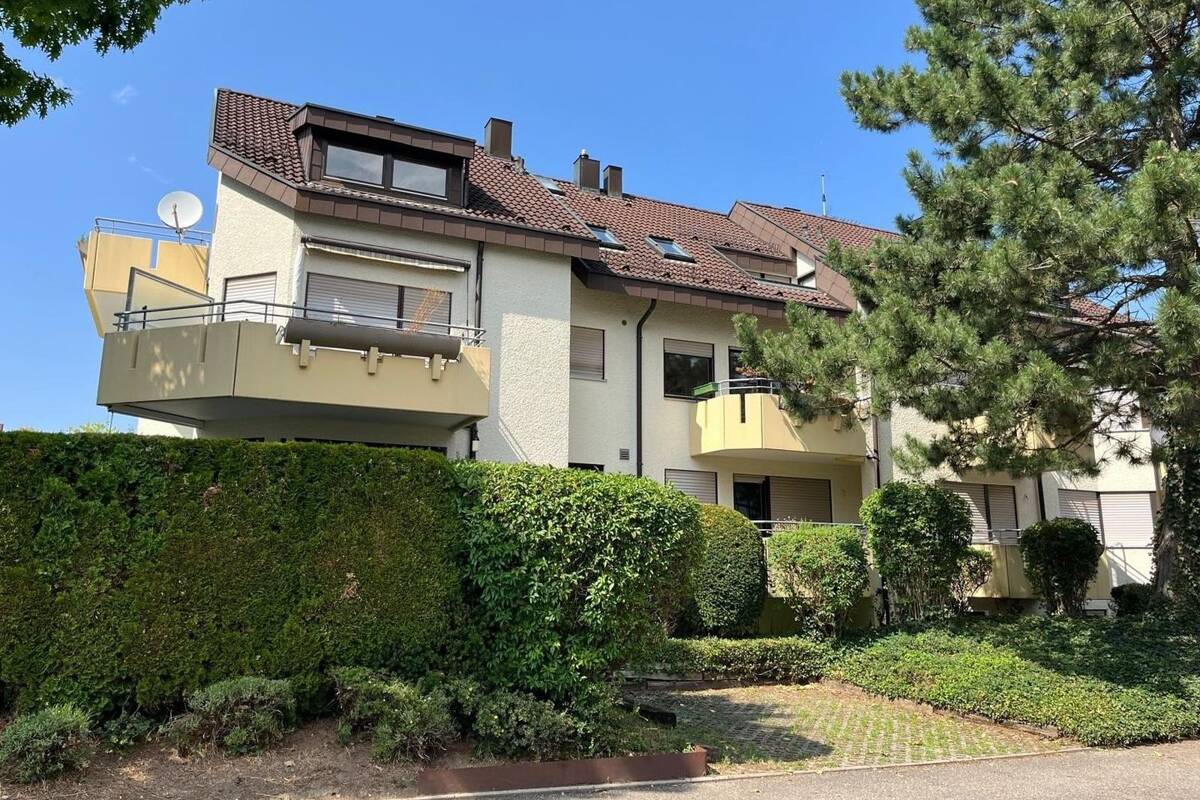 Gut geschnittene 3-Zimmer-Wohnung mit Balkon und 2 Stellplätzen – 70569 Stuttgart – Bild 1 von 9