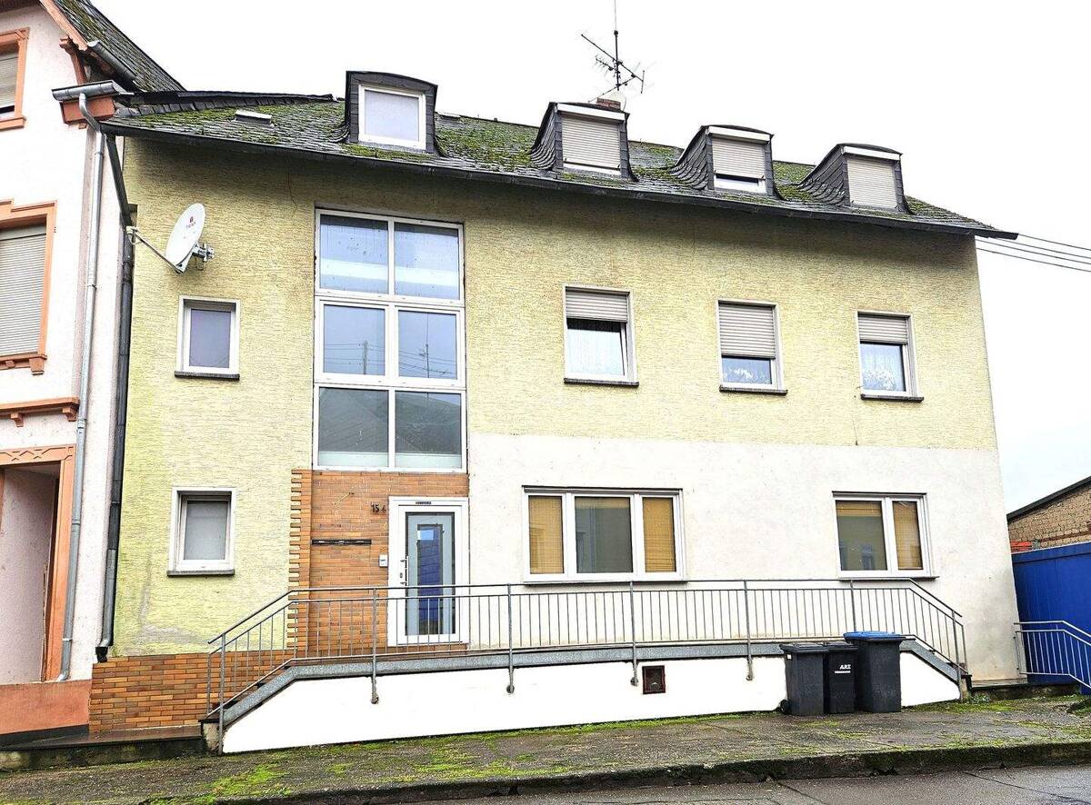 Einseitig angebautes Haus mit 3 Wohneinheiten – 54295 Trier – Bild 1 von 2