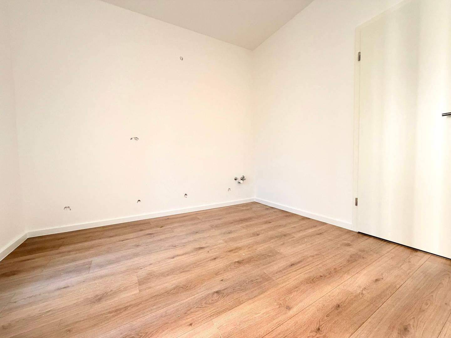 Kernsaniert & erstmals verfügbar – Modernes Apartment am Dutzendteich – Nürnberg – Vorschaubild 2