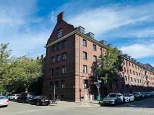 MODERNE TRIFFT ALTBAU-CHARME! _ 4 RÄUME, 2 BÄDER, EINBAUKÜCHE U. DACHTERRASSE IM HERZEN DÜSSELDORFS!