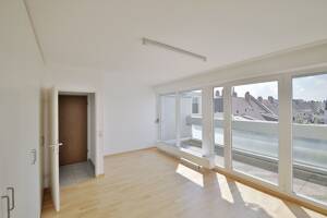 Modernisierte 2-Zimmer-Wohnung mit zwei Balkonen, Weitblick über Karlsruhe & sanierter Wohnanlage – 76131 Karlsruhe – Vorschaubild 1