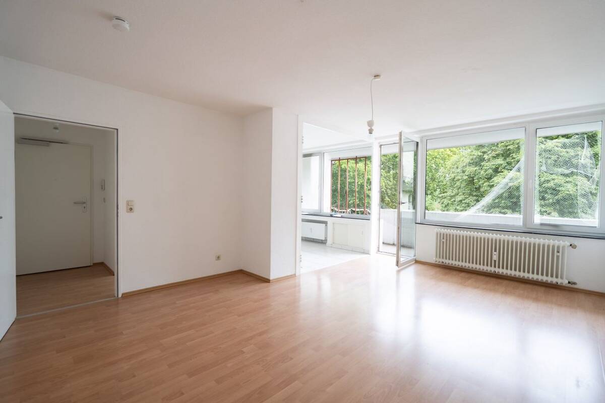 Frankfurt am Main: Helle 3-Zimmer-Wohnung im 3. OG - ideal für WGs – 60313 Frankfurt am Main – Bild 1 von 9