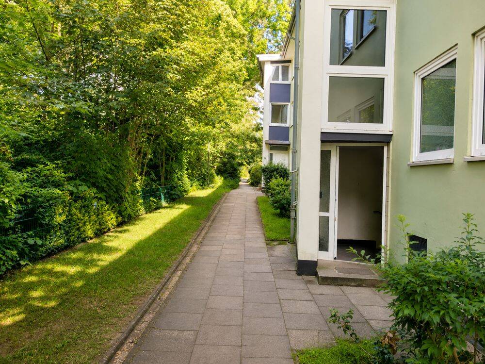 Vermietete Erdgeschosswohnung mit außergewöhnlichem 290 m² Privatgarten in Hamburg-Rissen – Hamburg – Vorschaubild 2
