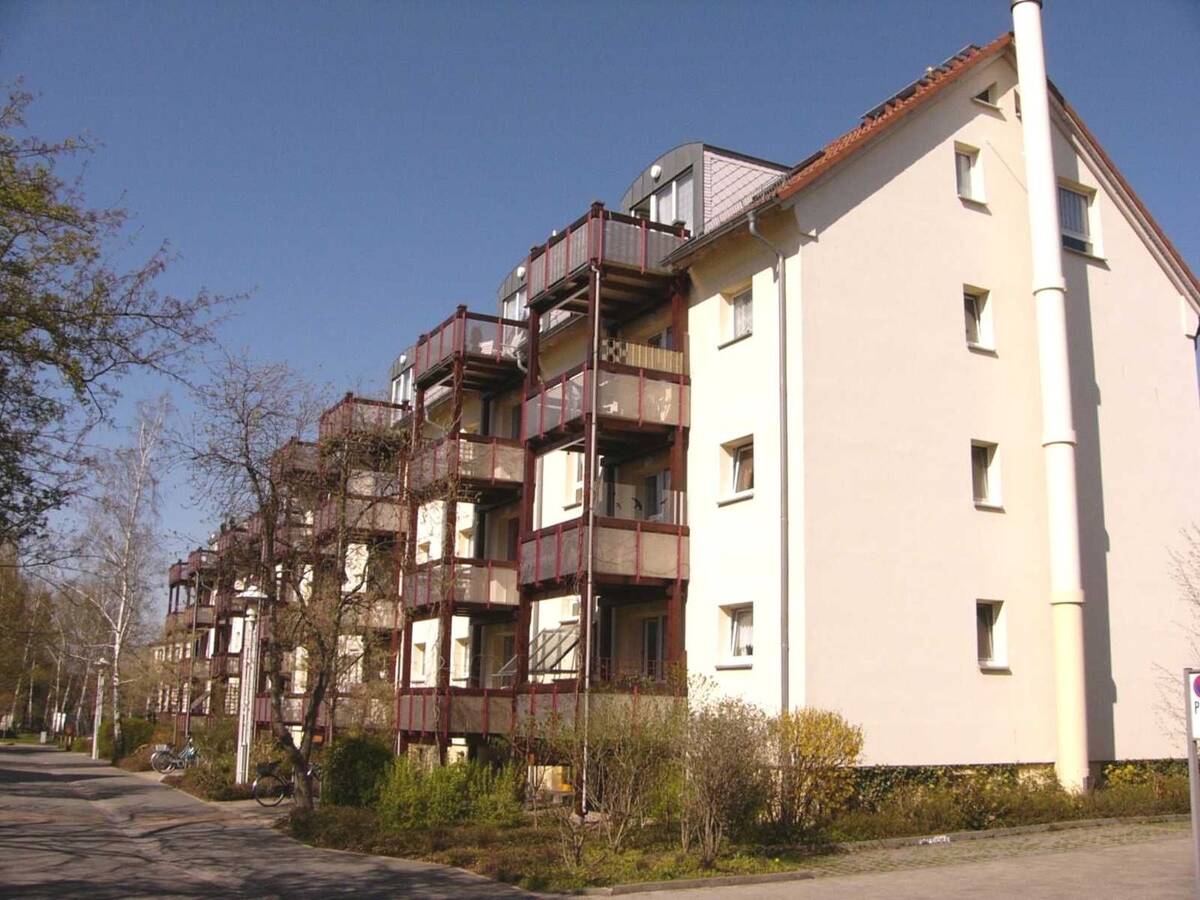 2-Raum-Wohnung im Dachgeschoss, mit Balkon, hell und freundlich – 99885 Ohrdruf – Bild 1 von 9