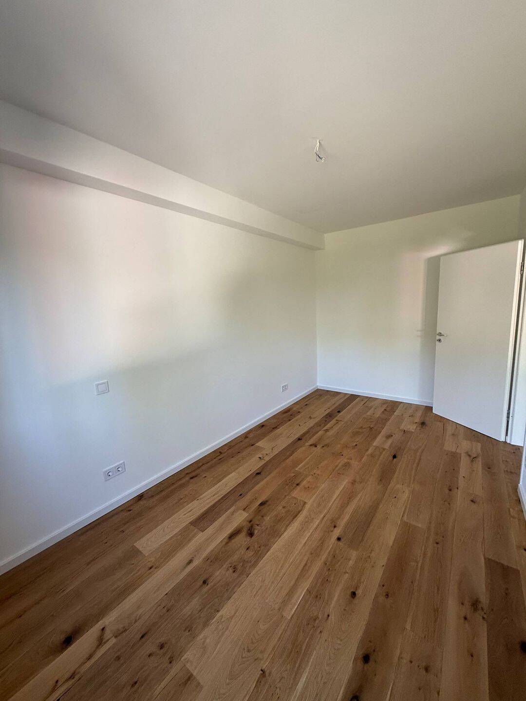 Trier Bernhardstraße | 2 ZKB | Erstbezug nach Sanierung | Neues Bad & neue Küche | Neue Bodenbeläge I TG-Stellplatz | Aufzug | Abstellraum – Trier – Vorschaubild 3