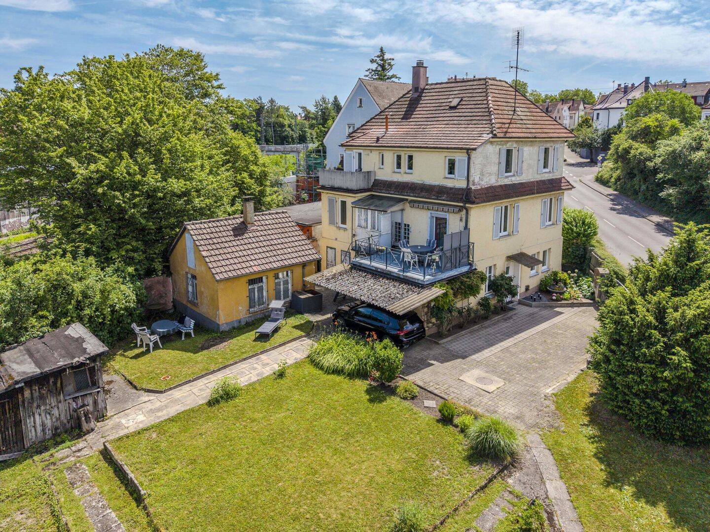 Freiraum & Möglichkeiten: Freistehendes MFH mit großem Garten und Entwicklungspotenzial – Ludwigsburg – Vorschaubild 2