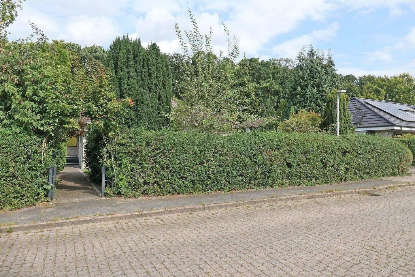 Hochwertiges Einfamilienhaus in bevorzugter Wohnlage in Stade-Campe – Stade – Vorschaubild 2