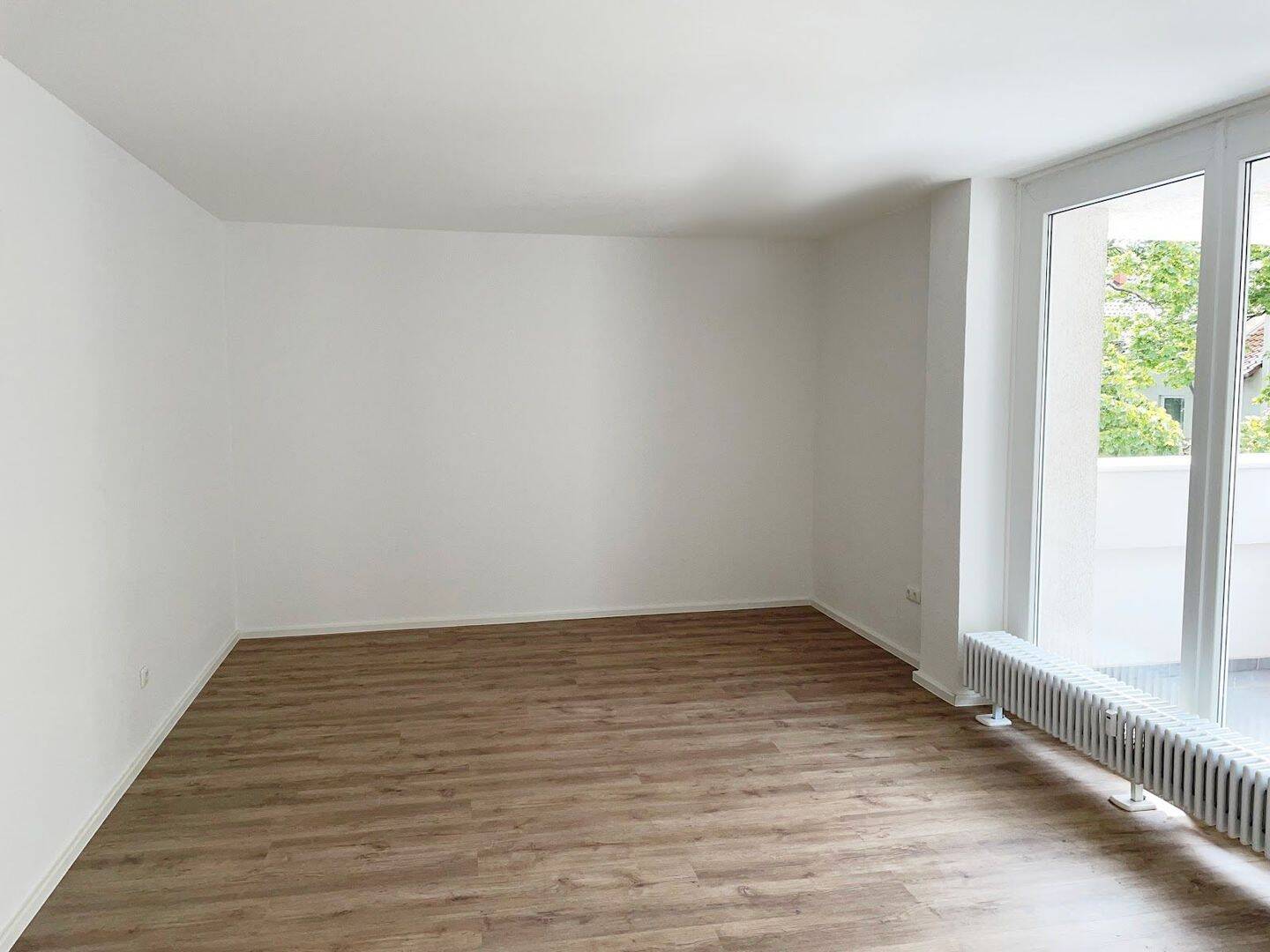 Helle + renovierte 2-Zimmer-Wohnung mit Balkon, guter Schnitt, separate Küche, Duschbad, Aufzug – Braunschweig – Vorschaubild 3