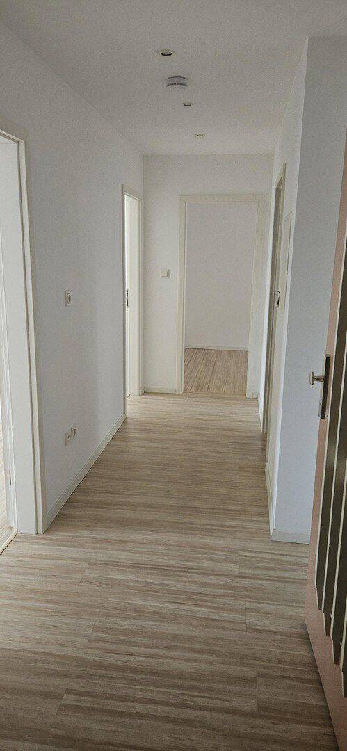 Schöne 3-Zimmer-Wohnung in ruhigem Mehrfamilienhaus mit Balkon – Pforzheim – Vorschaubild 5
