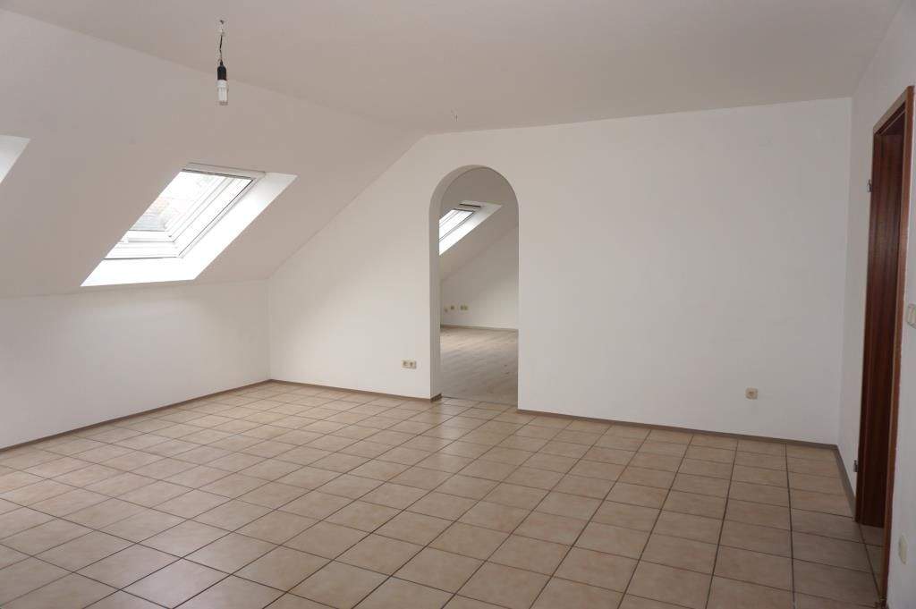 Großzügige 3-Zi. DG-Wohnung in Nürnberg - Werderau / Wohnung mieten – Nürnberg – Vorschaubild 2