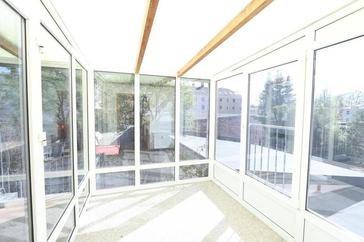 Außergewöhnliche Wohnung in toller Lage! Parkett, Wintergarten, Balkon/Terrasse – Chemnitz – Vorschaubild 2