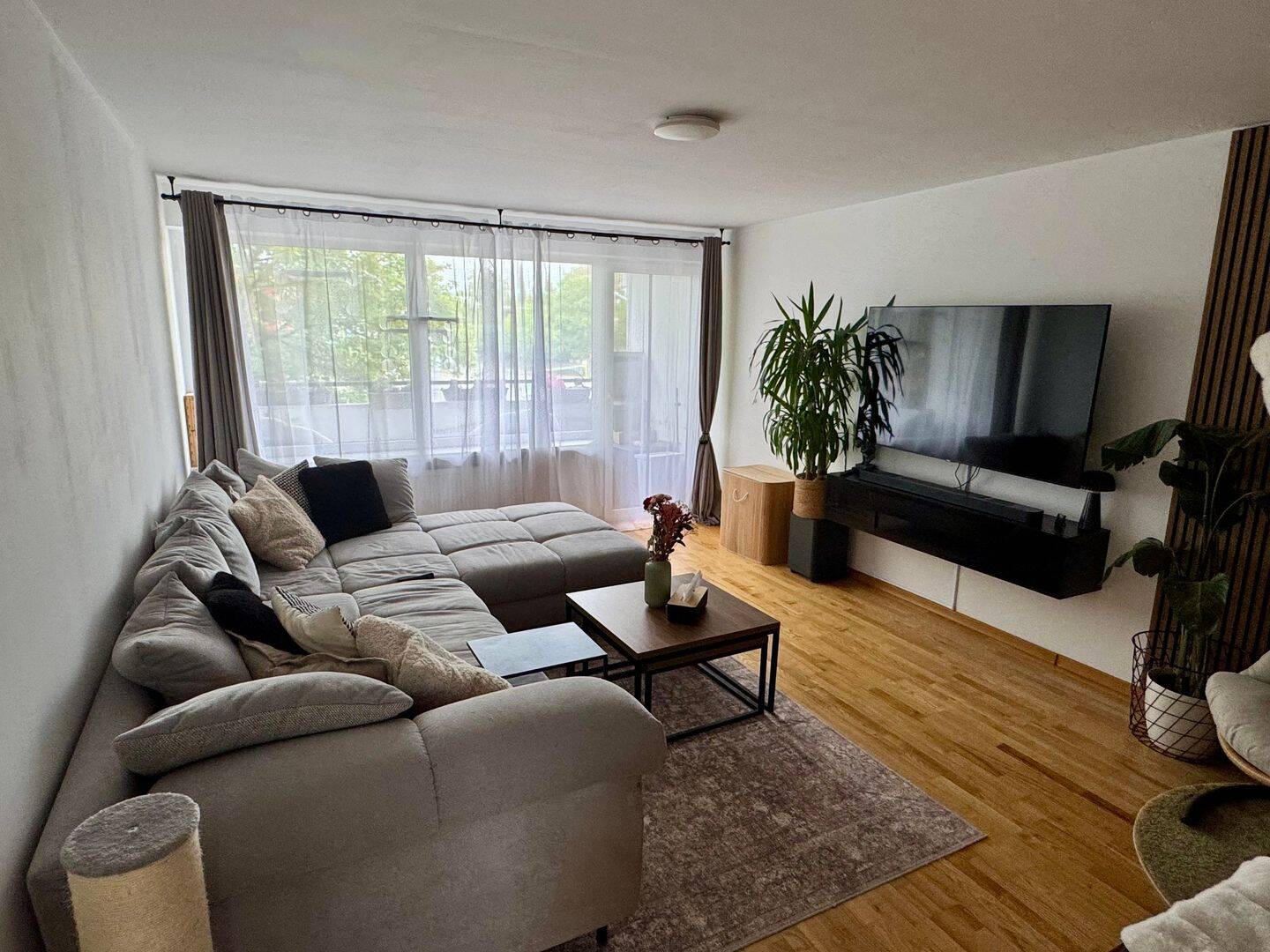 Großzügige 2,5-Zimmer-Wohnung mit Westbalkon und EBK