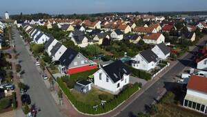 Einziehen und wohlfühlen leicht gemacht: Attraktives und sehr gepflegtes Einfamilienhaus mit Doppelgarage, EBK, Kamin und Solarthermie – 4178 Leipzig – Vorschaubild 3