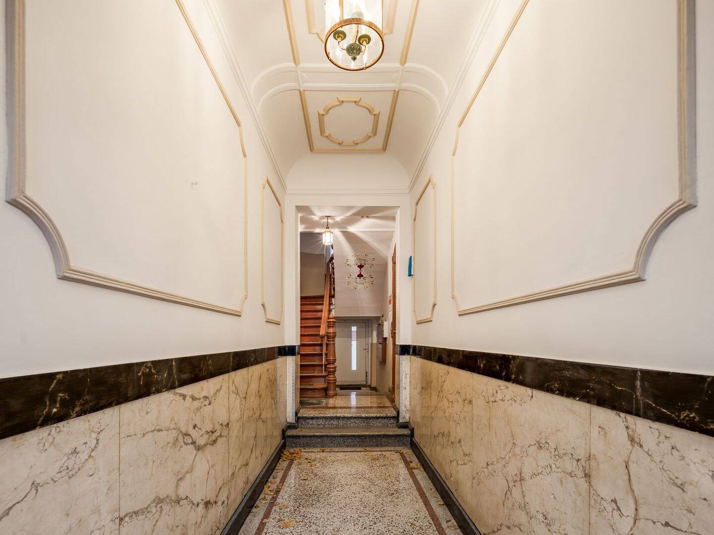 Altbauwohnung in beliebter Wilmersdorfer Lage mit Terrasse nahe Rüdesheimer Platz – Berlin – Vorschaubild 2