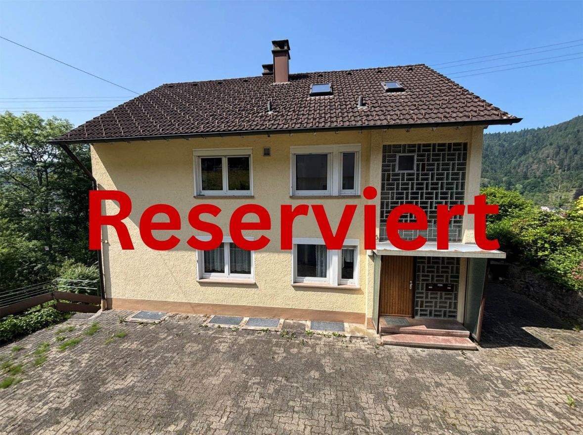 *Reserviert* Freistehendes Mehrgenerationenhaus mit schönem Blick auf Schramberg – Schramberg – Bild 1 von 9