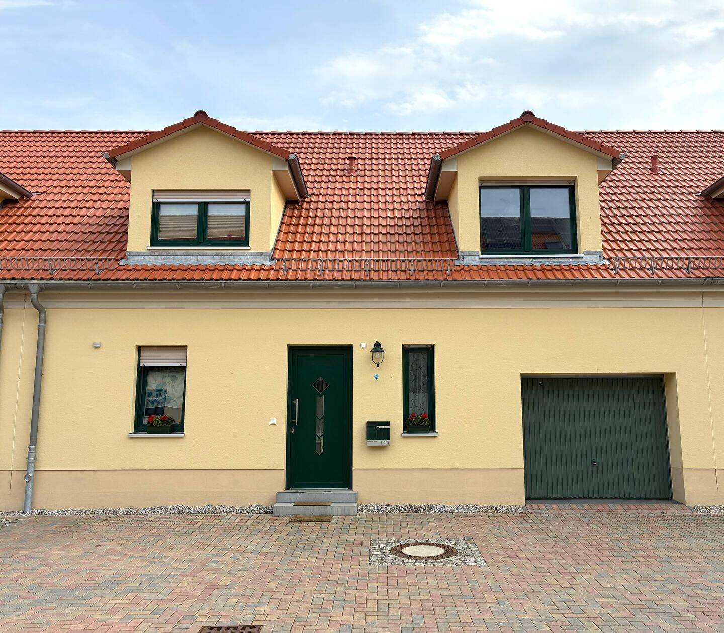 Neuwertiges teilmöbliertes Haus (140m², 4 Z., BJ.‘23) in Güldengossa südl. von Leipzig, großer Garten, 300m vom See – Großpösna – Vorschaubild 2