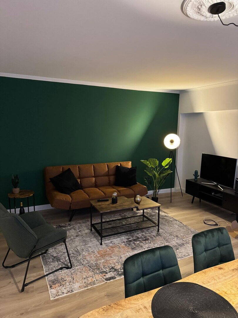 "Move in ready" möblierte 70 qm City-Wohnung im Herzen von Wiesbaden (ab 01.09)