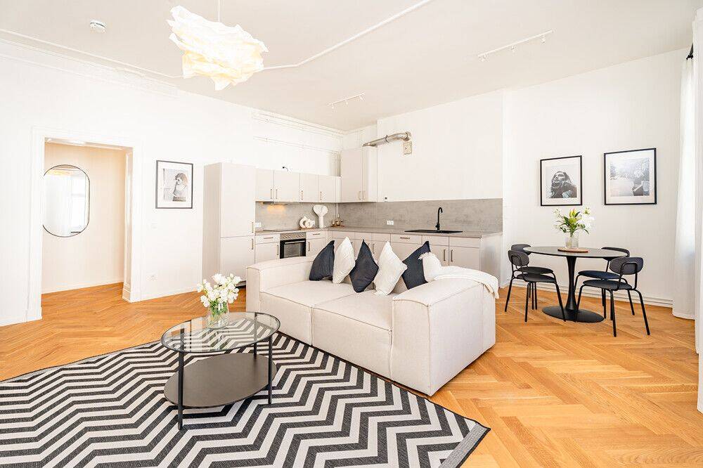 Toplage: Zehdenicker Straße - 2-Zimmer-Stuckaltbauwohnung: ruhig gelegen und dennoch zentral! – Berlin – Vorschaubild 2