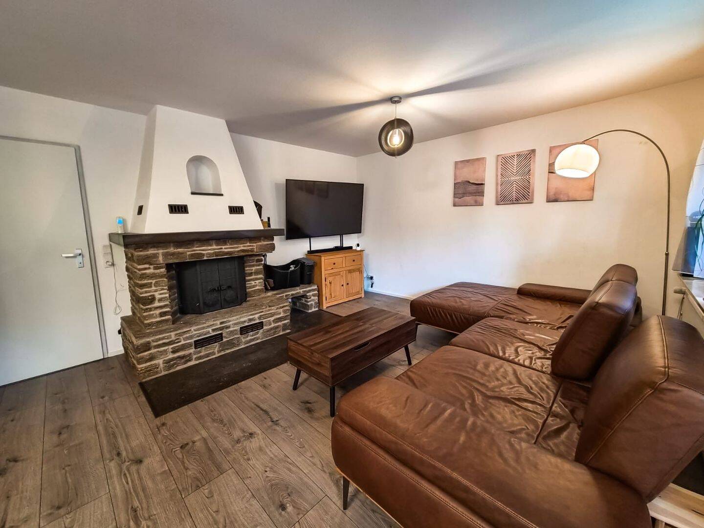 Renovierte Doppelhaushälfte mit neuem Garten, Kamin & Garage in Reutlingen-Altenburg – Reutlingen – Vorschaubild 9