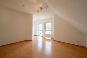 Charmante 2-Zimmer-DG-Wohnung mit Keller, Dachspitz und TG nahe Offenbacher Innenstadt & Mainufer – 63067 Offenbach am Main – Vorschaubild 4