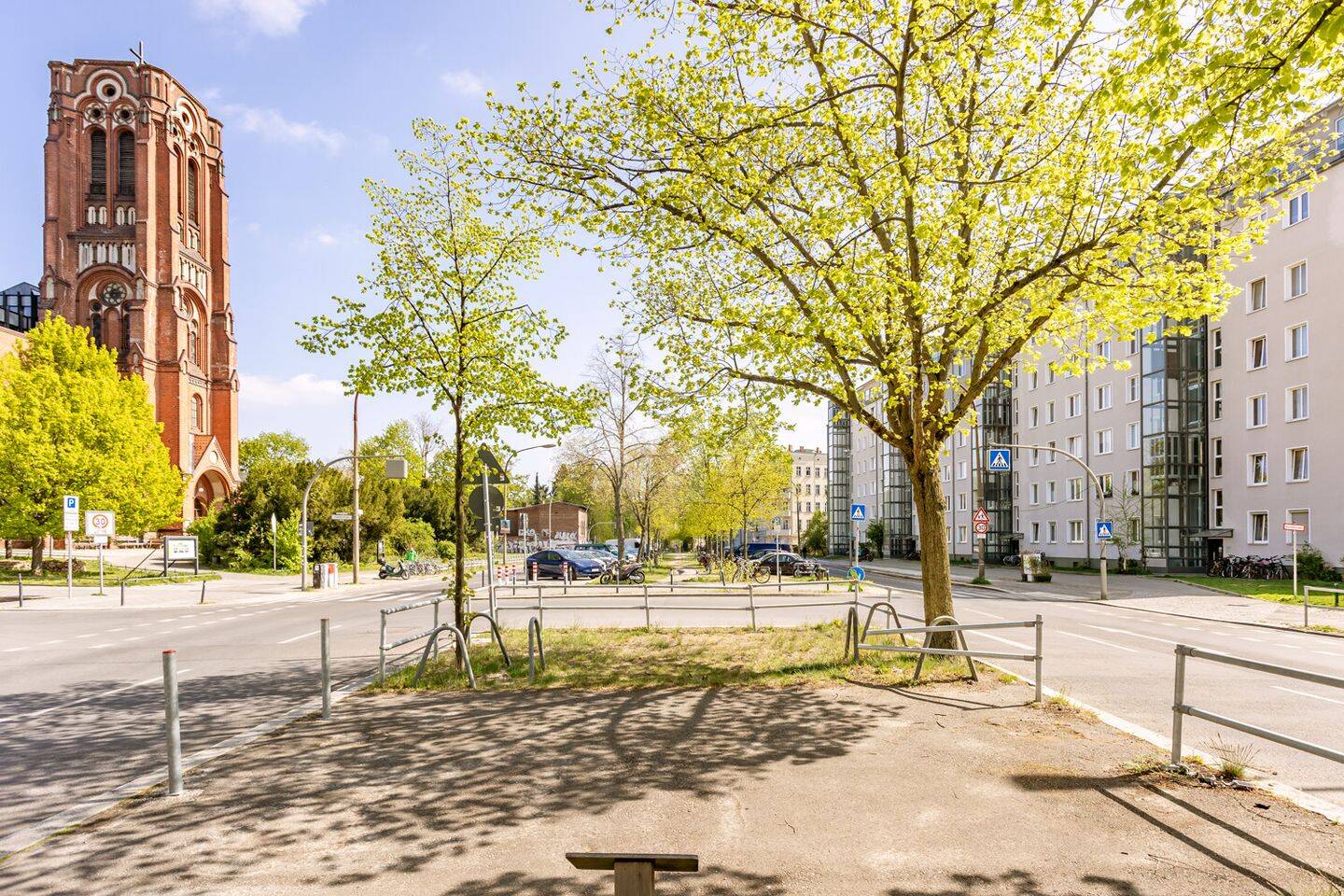 Charmante Aussichten in gefragter Lage trifft gut geschnittene 2-Zimmer-Wohnung nähe Karl-Marx-Allee – Berlin – Vorschaubild 2