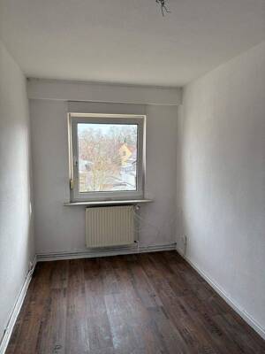 Jetzt eine helle frisch renovierte und sofort verfügbaren, 3 Zimmerwohnung mit Balkon mieten!! – 99869 Günthersleben-Wechmar – Vorschaubild 2