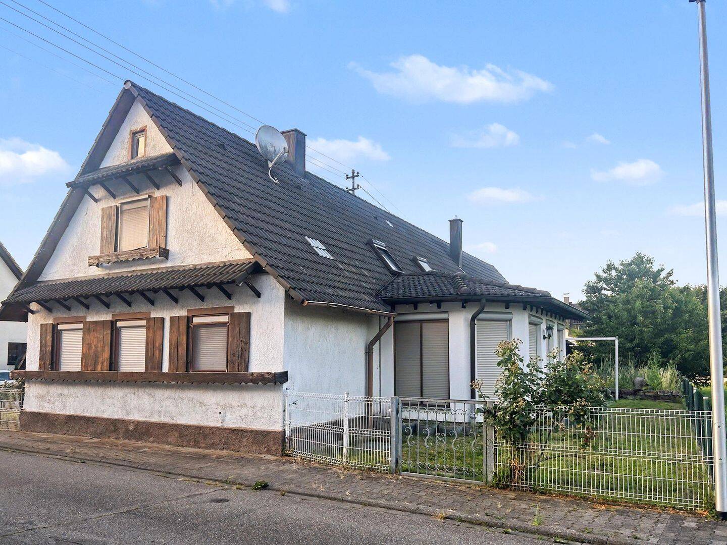Sanierungsbedürftiges Einfamilienhaus mit Ausbaupotential, Hof und Garten in Rastatt-Wintersdorf – Rastatt – Vorschaubild 5