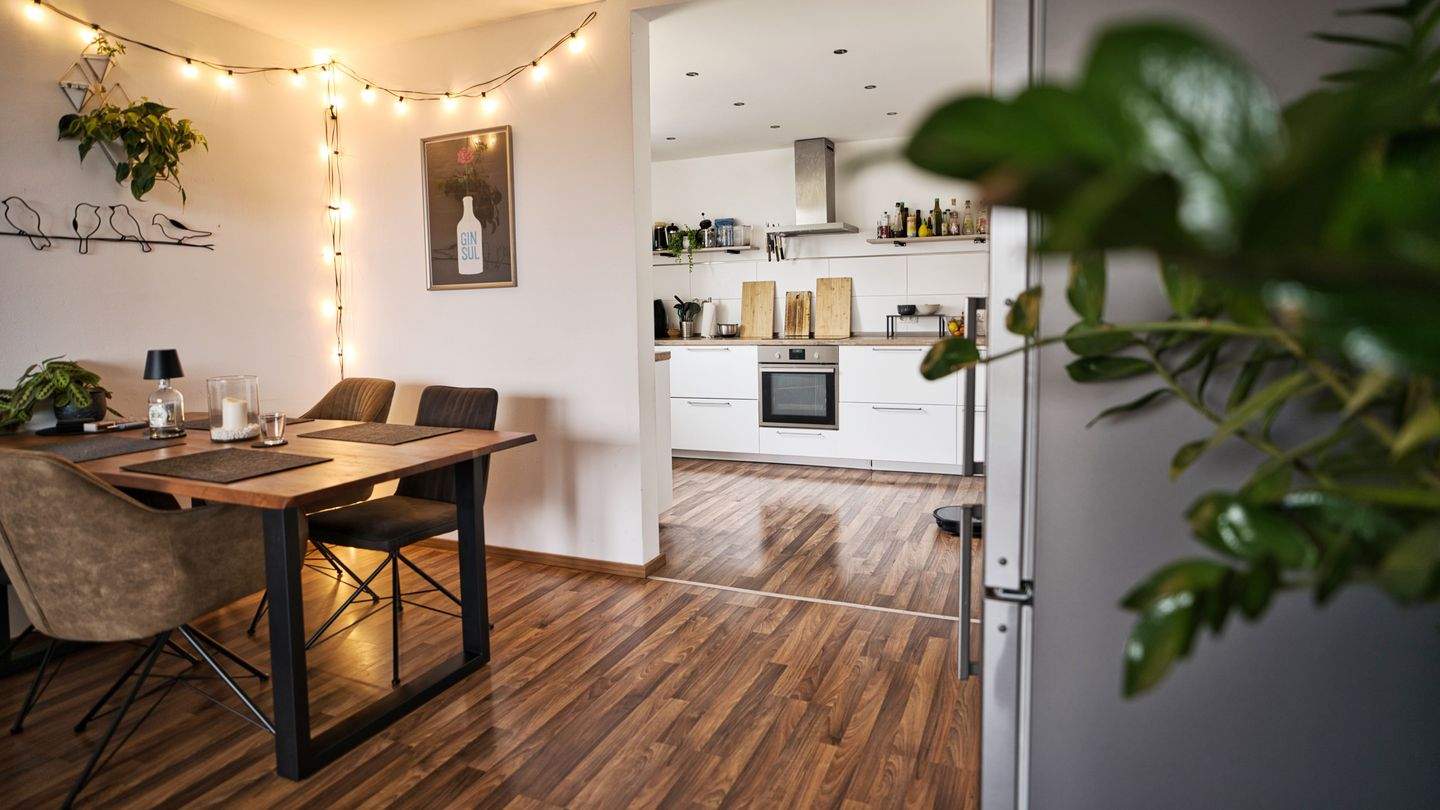 Große, gut geschnittene 4 Zimmerwohnung mit gr. Balkon, Fahrstuhl u. TG-Platz in sehr ruhiger Lage! VERMIETET! – Augsburg – Vorschaubild 2