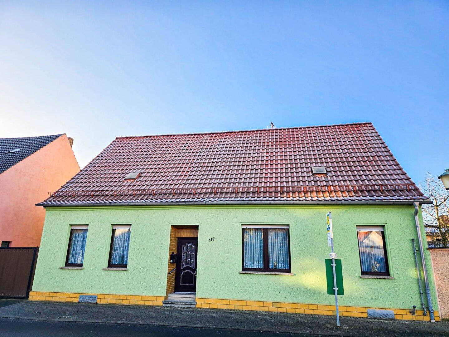 Charmantes Einfamilienhaus mit vielseitigen Nutzungsmöglichkeiten in Oranienbaum-Wörlitz – Oranienbaum-Wörlitz – Vorschaubild 2