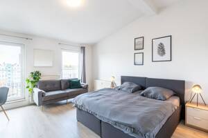 Stilvolle helle Drei-Zimmerwohnung im Altbau mit Stellplatz im Innenhof