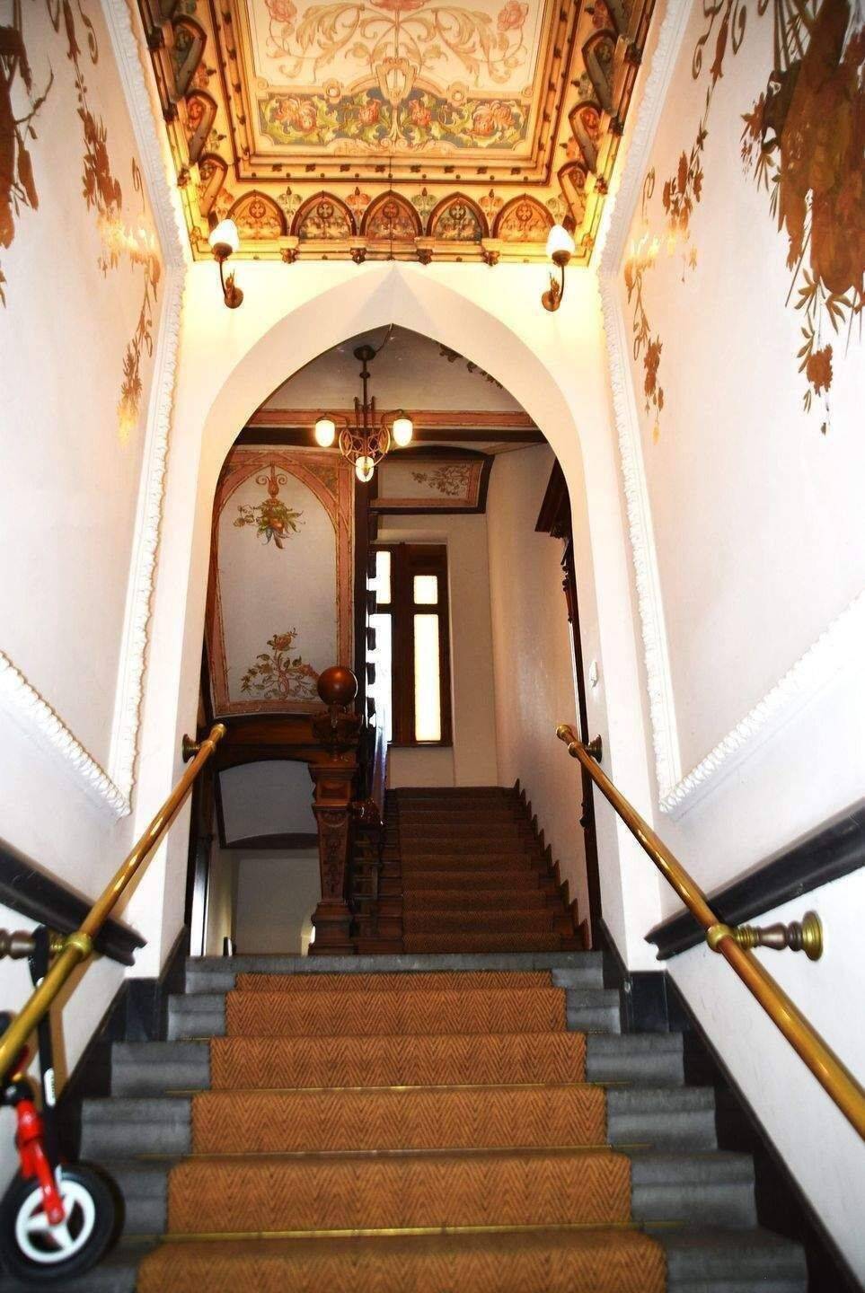 Historischer Charme im Denkmal. Zeitlose Eleganz des 19. Jahrhunderts auf 170 qm. Ein 6-Zimmer Gründerzeit-Juwel mit 2 Bädern.