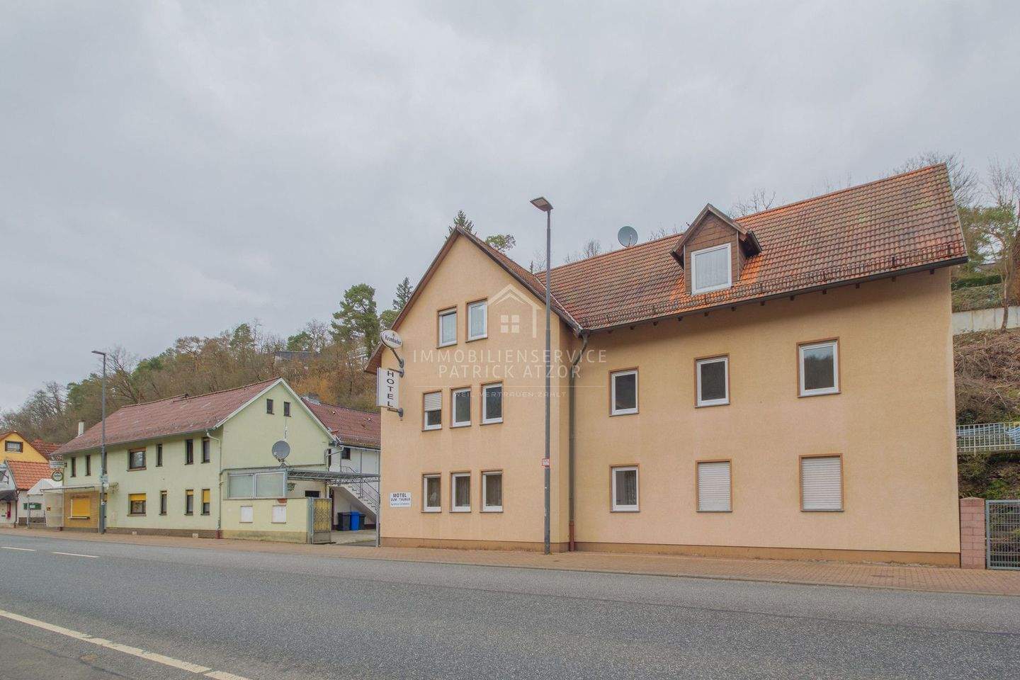 Vielseitiges Immobilien-Ensemble in strategischer Nähe zu Frankfurt – Ober-Mörlen – Bild 1 von 9