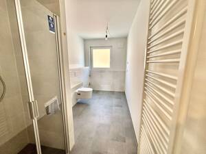 3 Zimmer mit Einbauküche, Tageslichbad, Gäste-WC, Keller und Lift – 65189 Wiesbaden – Vorschaubild 8
