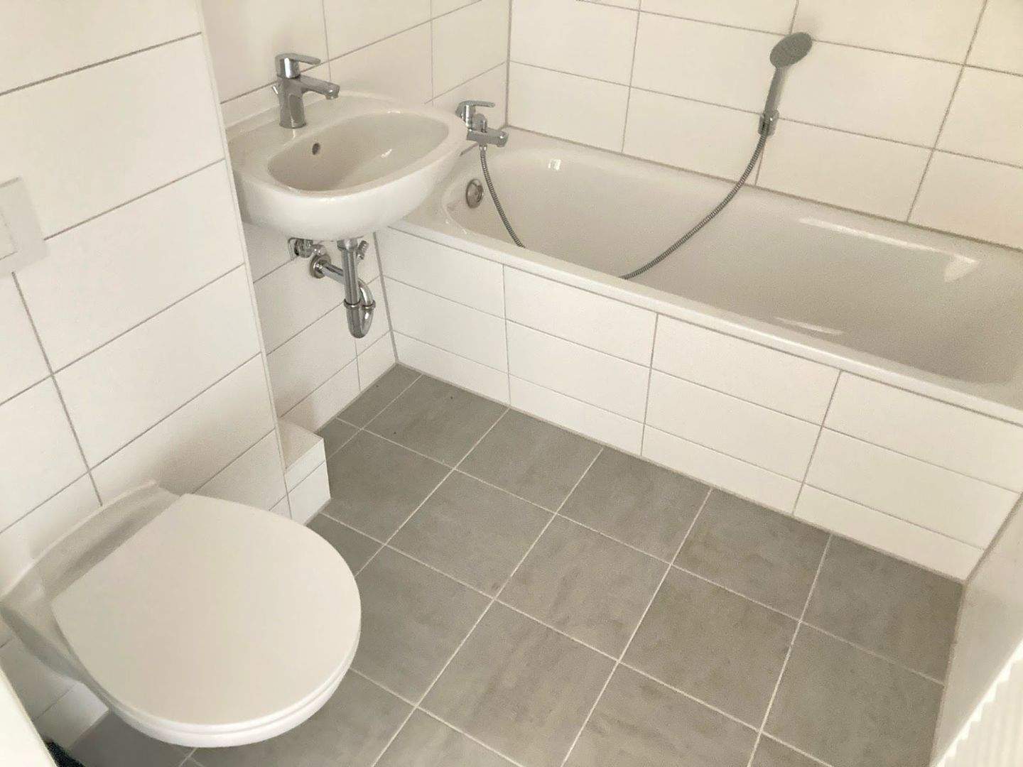3RW im Erdgeschoss - inkl. Balkon und Dusche! – Magdeburg – Vorschaubild 6