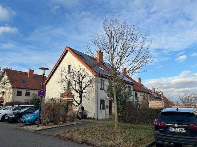 Altfrankener Höhe- Reihenmittelhaus zu verkaufen + 2 PKW- Stellplätze u. Photovoltaikanlage