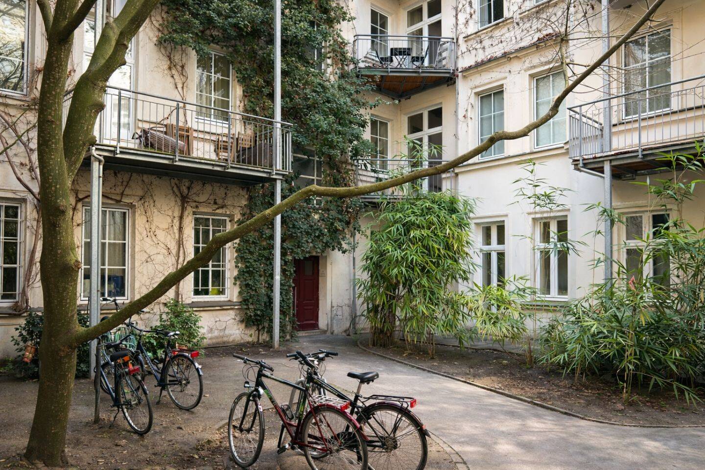 Bezugsfrei! Kleine Altbauperle mit Balkon nahe Landwehrkanal im Reichenberger Kiez – Berlin – Vorschaubild 2