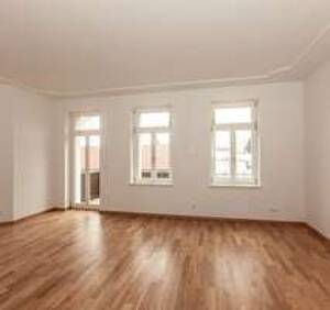 ++ Traummaisonette im sanierten Erstbezug mit Balkon, Dachterrasse, Wohnküche, Parkettfußboden, 2 Bäder, Abstellraum, Außenstellplatz ++ – 9306 Rochlitz – Vorschaubild 4