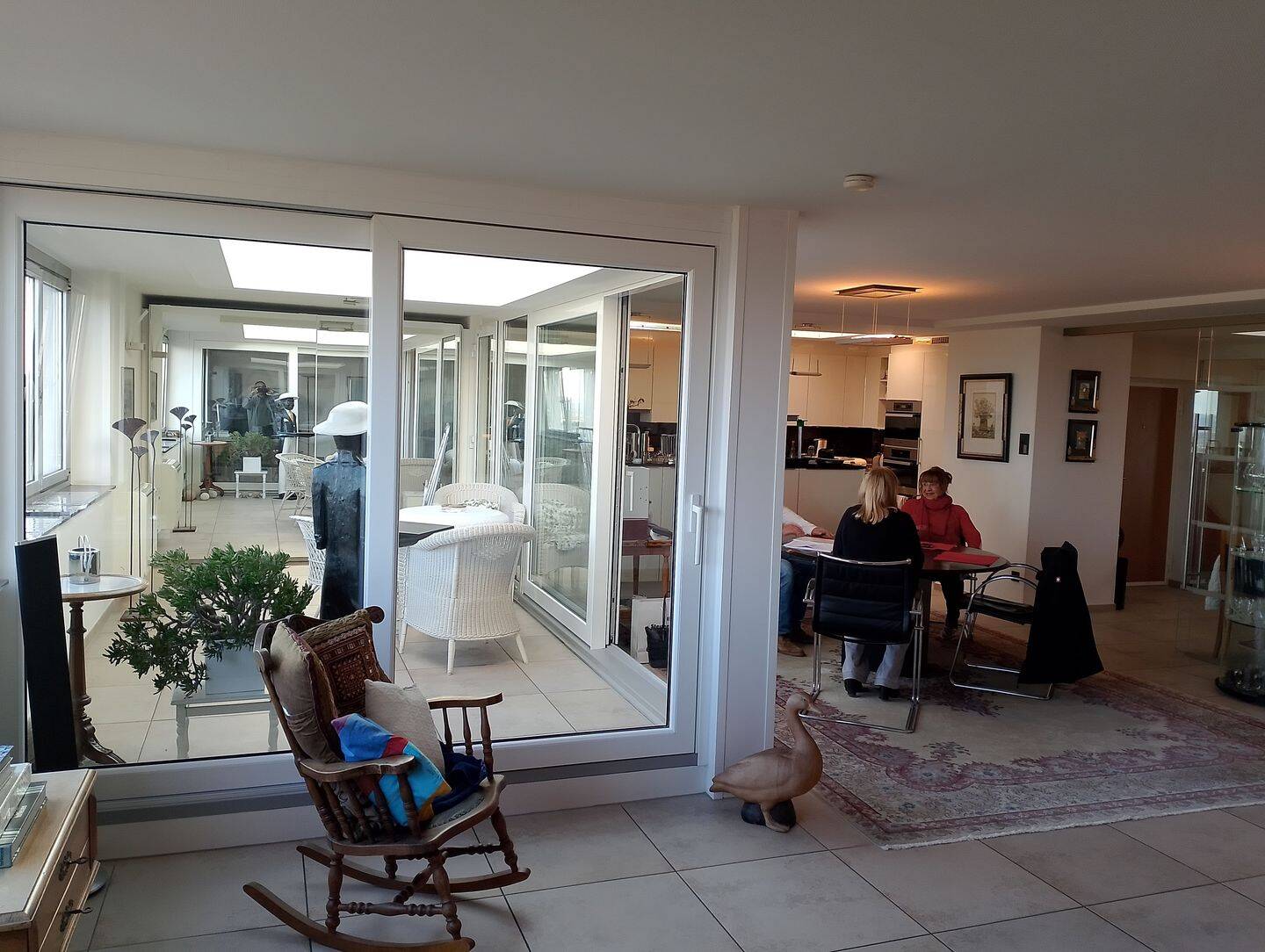 Luxuriöses Penthouse mit 3 Zimmern und beheizbaren Wintergarten / Balkon in Stuttgart-Asemwald – Stuttgart – Vorschaubild 3