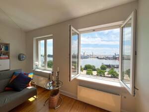Sanierte 3-Zimmer-Altbauwohnung mit Balkon und Panorama-Elbblick