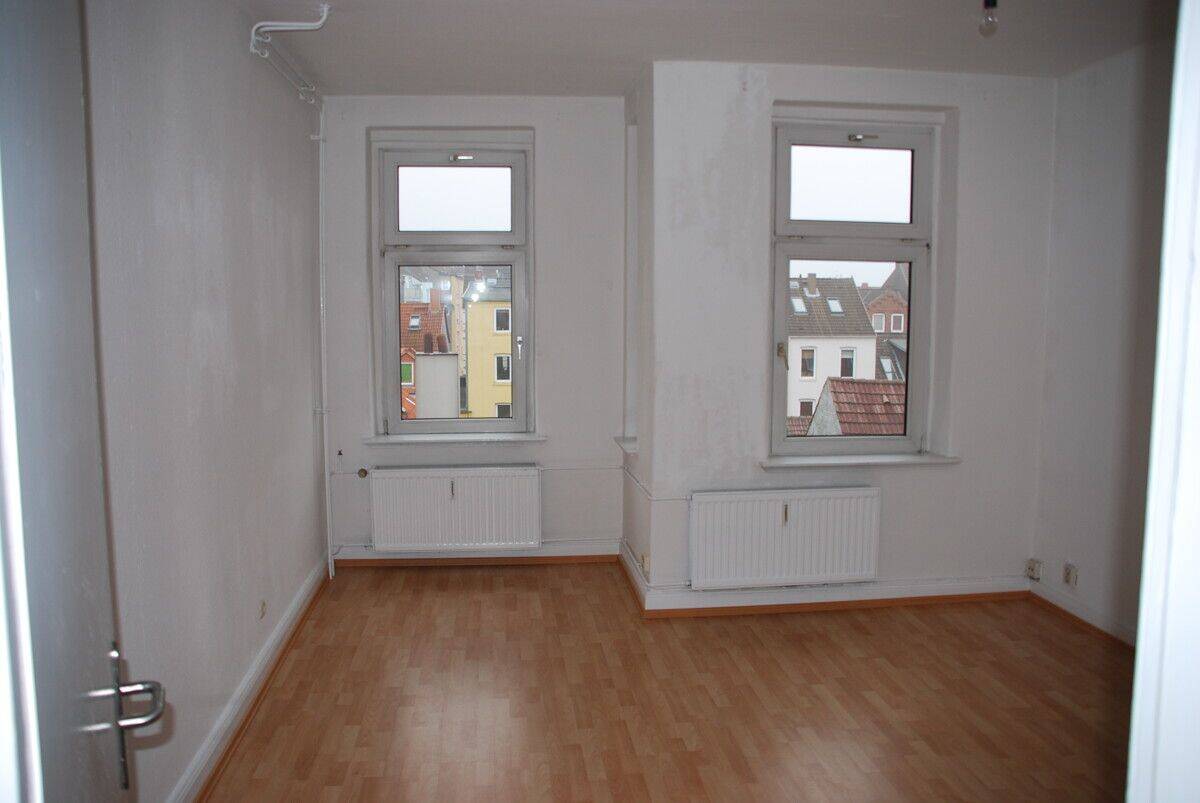 2 ZW mit Balkon in der Michelsenstr. 37 in Kiel zu vermieten - OTTO STÖBEN GmbH – 24114 Kiel – Bild 1 von 7
