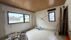 METZ IMMOBILIEN - Dreifamilienhaus mit Potenzial und großem Grundstück – 60437 Frankfurt am Main – Vorschaubild 3