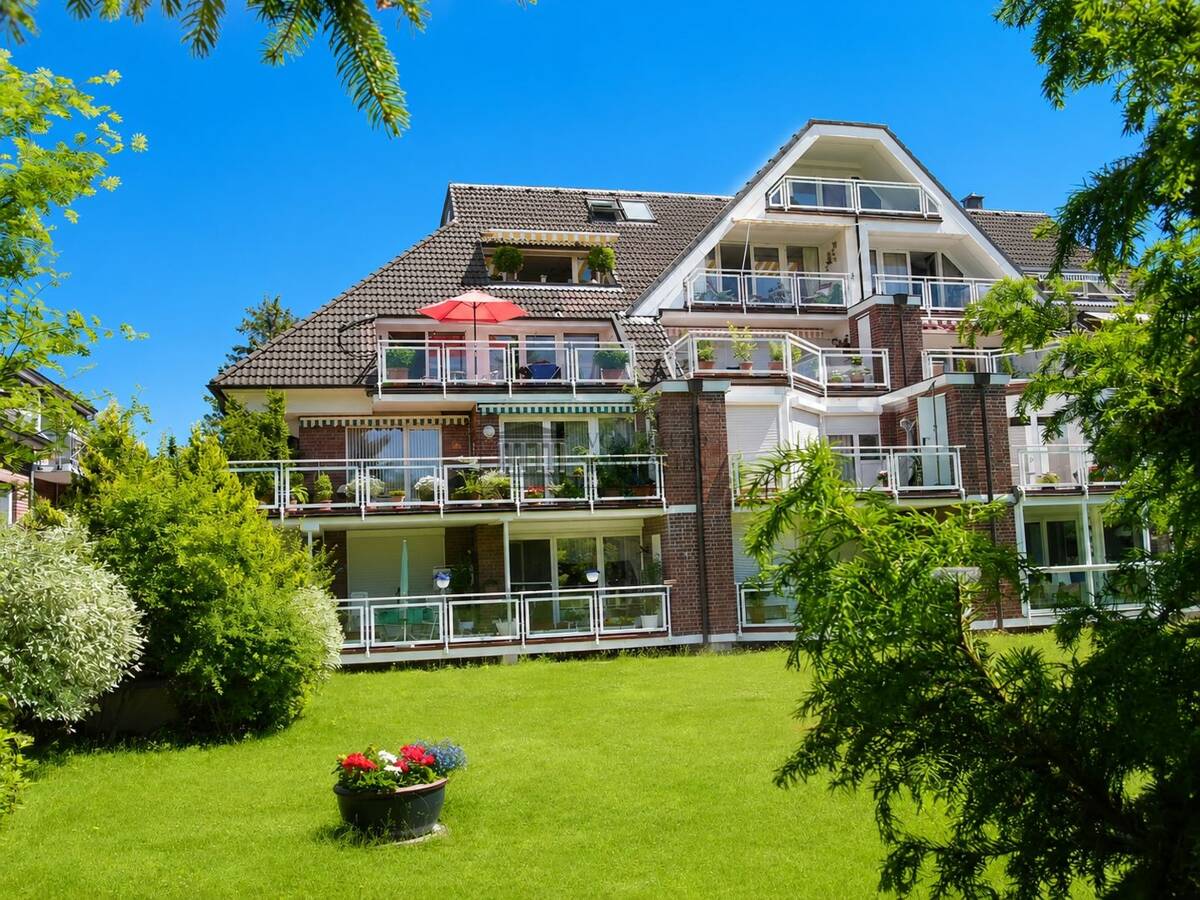Exklusive Dachterrassenwohnung mit unverbaubarem Panoramablick ins Grüne in Meiendorf – 22145 Hamburg – Bild 1 von 9