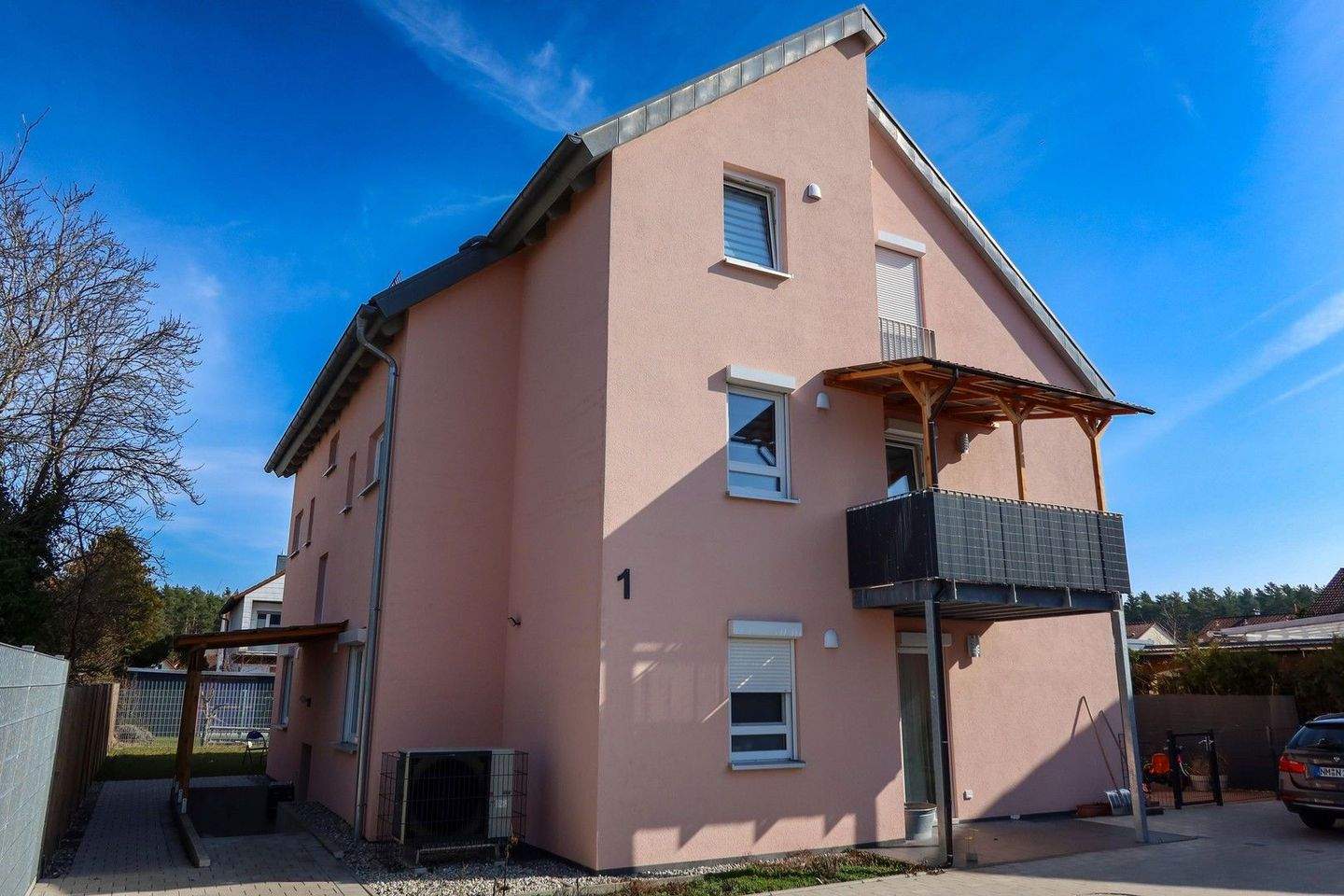 Vollvermietete Kapitalanlage der Extraklasse - MFH mit KfW-Förderung in Neumarkt – Neumarkt in der Oberpfalz – Bild 1 von 9