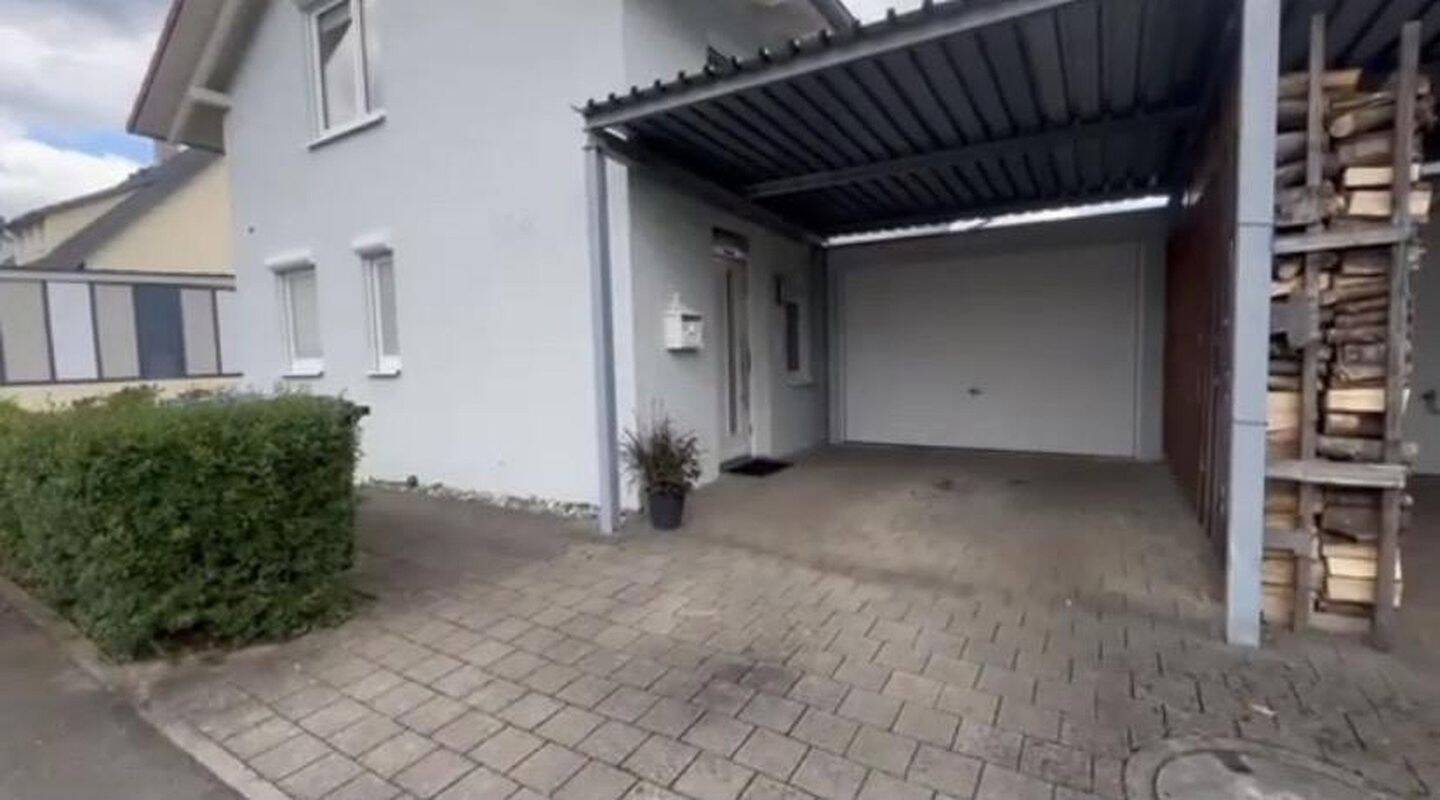 Wohnen mit Gartenidylle in Engen - modernes EFH mit Terrasse, Balkon & 5,5 Zimmer – Engen – Bild 1 von 9