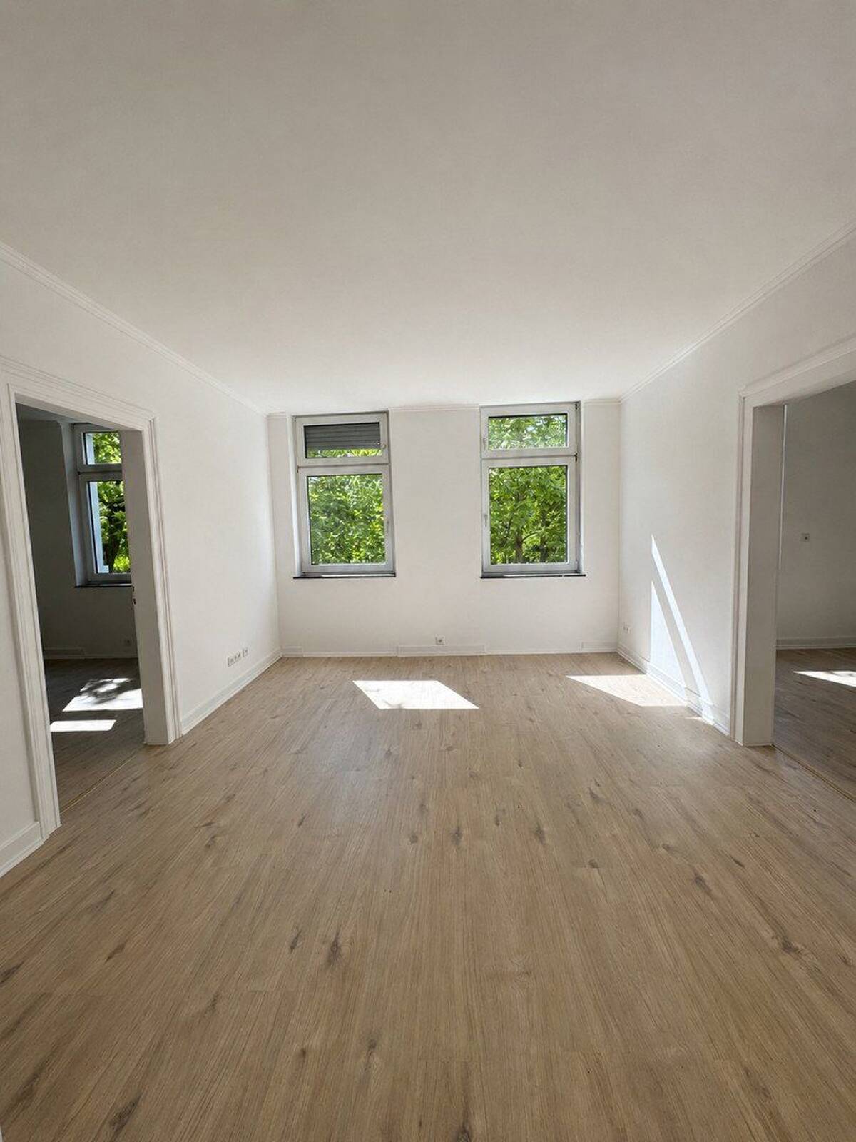 Hochwertig sanierte 4-Zimmer-Altbauwohnung mit EBK und Balkon in Bestlage des Johannesviertels – 64293 Darmstadt – Bild 1 von 9